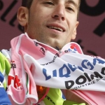 Nibali drží maglia rosa